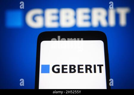 Ukraine. November 2021. In dieser Abbildung ist das Logo der Geberit AG auf einem Smartphone-Bildschirm und im Hintergrund zu sehen. Kredit: SOPA Images Limited/Alamy Live Nachrichten Stockfoto