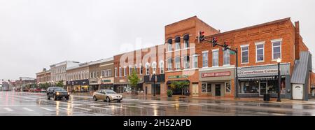 Bryan, Ohio, USA - 24. Oktober 2021: Das historische Geschäftsviertel entlang der Main Street Stockfoto