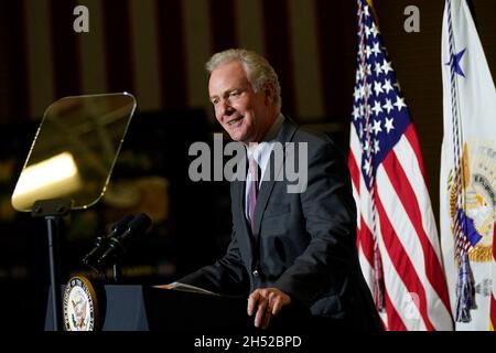 Greenbelt, USA . November 2021. Senator Chris Van Hollen, ein Demokrat aus Maryland, spricht am Freitag, den 5. November 2021, beim Goddard Space Flight Center der National Aeronautics and Space Administration (NASA) in Greenbelt, MD, USA. Harris kündigte an, dass die Eröffnungssitzung des National Space Council der Biden-Regierung am 1. Dezember stattfinden wird. Foto von Ting Shen/Pool/ABACAPRESS.COM Quelle: Abaca Press/Alamy Live News