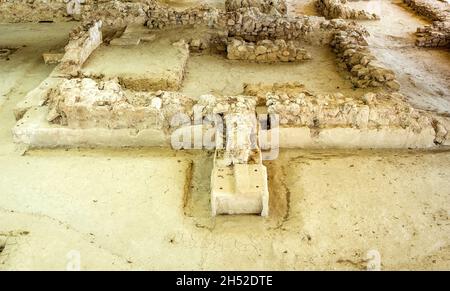 Der so genannte Palast von Nestor ist die primäre Struktur innerhalb einer größeren Siedlung aus der späten Helladic-Ära, die wahrscheinlich einst von einer befestigten Mauer umgeben war. Stockfoto