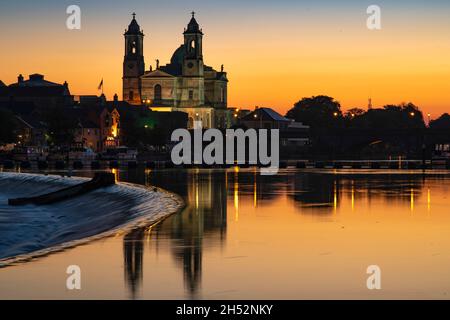 Sonnenuntergang auf dem Shannon in Athlone, County Westmeath, County Roscommon, Irland Stockfoto