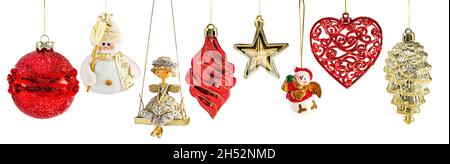 Set von Weihnachtsbaum hängenden Spielzeug. Fee, Schneemann, Engel, Kugelstern und Herz. Rote und goldene Skala. Isoliert auf Weiß. Stockfoto