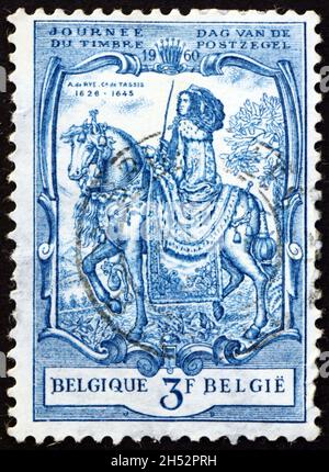 BELGIEN - UM 1960: Eine in Belgien gedruckte Briefmarke zeigt Alexandrine de Rye, Gräfin von Taxis, war Großmeisterin der Niederländischen Post, Gemälde von Stockfoto