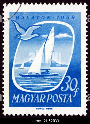 UNGARN - UM 1959: Eine in Ungarn gedruckte Marke zeigt Segelboot, Plattensee, um 1959 Stockfoto