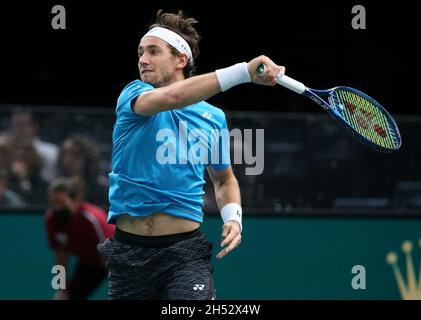 Paris, Frankreich. November 2021. Casper Ruud aus Norwegen während des Rolex Paris Masters 2021, ATP Masters 1000 Tennisturniers am 5. November 2021 in der Accor Arena in Paris, Frankreich - Foto Jean Catuffe / DPPI Credit: DPPI Media/Alamy Live News Stockfoto