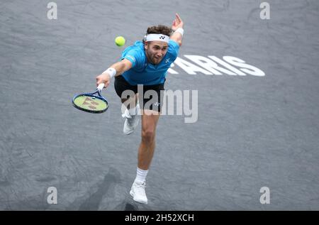 Paris, Frankreich. November 2021. Casper Ruud aus Norwegen während des Rolex Paris Masters 2021, ATP Masters 1000 Tennisturniers am 5. November 2021 in der Accor Arena in Paris, Frankreich - Foto Jean Catuffe / DPPI Credit: DPPI Media/Alamy Live News Stockfoto