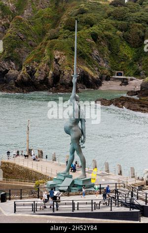 Verity-Statue von Damien Hirst am Eingang zum Hafen von Ilfracombe im Norden von Devon Stockfoto