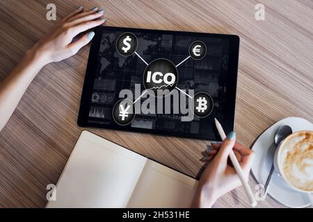 ICO – Initial Coin Offering. Blockchain- und Finanztechnologiekonzept. Stockfoto