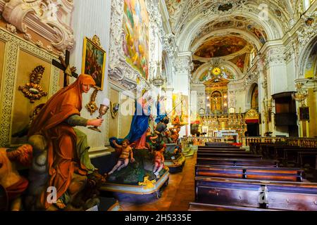 Im Inneren der Bruderschaft Kirche der Heiligen Dreifaltigkeit (Chiesa SS Trinitá() von Corso Cottolengo in der Altstadt von Bra, Provinz Cuneo, Region Piemont, n Stockfoto