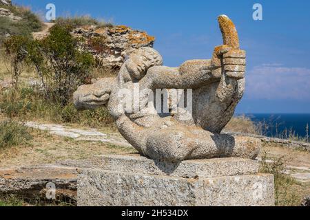 Die Archer-Statue auf der Spitze des Kaps Kaliakra in der südlichen Dobrudscha-Region der nördlichen bulgarischen Schwarzmeerküste Stockfoto