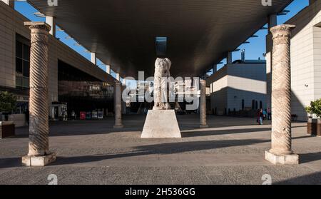 GAZIANTEP, TÜRKEI - 25. OKTOBER 2021: Zeugma Mosaic Museum in Gaziantep, Türkei. Das größte Mosaikmuseum der Welt. Stockfoto