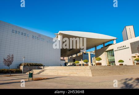 GAZIANTEP, TÜRKEI - 25. OKTOBER 2021: Zeugma Mosaic Museum in Gaziantep, Türkei. Das größte Mosaikmuseum der Welt. Stockfoto