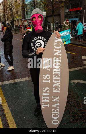 Belfast, Großbritannien. November 2021. COP26: 6. November 2021. Hunderter versammelten sich im Rathaus von Belfast zum Global Day for Climate Action Credit: Bonzo/Alamy Live News Stockfoto