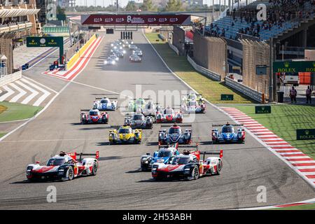 Bahrain. November 2021. START des RENNENS, ABFAHRT, während der 8 Stunden von Bahrain, 6. Runde der 2021 FIA World Endurance Championship, FIA WEC, auf dem Bahrain International Circuit, vom 4. Bis 6. November 2021 in Sakhir, Bahrain - Foto François Flamand / DPPI Credit: DPPI Media/Alamy Live News Stockfoto