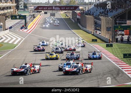 Bahrain. November 2021. START des RENNENS, ABFAHRT, während der 8 Stunden von Bahrain, 6. Runde der 2021 FIA World Endurance Championship, FIA WEC, auf dem Bahrain International Circuit, vom 4. Bis 6. November 2021 in Sakhir, Bahrain - Foto: Francois Flamand/DPPI/LiveMedia Kredit: Independent Photo Agency/Alamy Live News Stockfoto