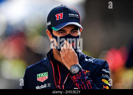 Mexiko-Stadt, Mexiko. November 2021. Sergio Perez (MEX) Red Bull Racing. Großer Preis von Mexiko, Samstag, 6. November 2021. Mexiko-Stadt, Mexiko. Quelle: James Moy/Alamy Live News Stockfoto