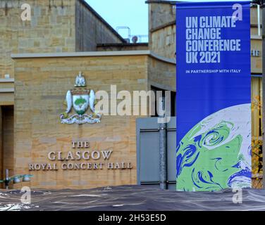 Glasgow, Schottland, Großbritannien 6. November 2021. Klimakonzept cop26 zur Illustration der Auswirkungen des Klimawandels auf die Stadt Cop 26 an der Seite der königlichen Konzerthalle. Credit Gerard Ferry/Alamy Live News Stockfoto