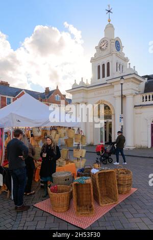 UK Market Town; ein Handwerksstand auf dem Saffron Walden Markt auf dem Marktplatz an einem Samstag, Saffron Walden Essex UK Stockfoto