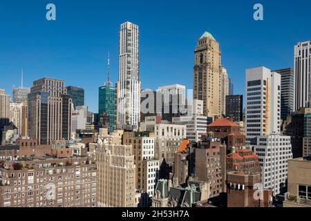 Blick auf die Skyline von Manhattan von einem Murray Hill Apartment-Dach aus, New York City, USA Stockfoto