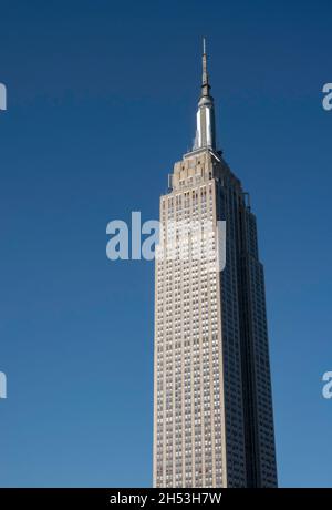 Blick auf die Skyline von Manhattan von einem Murray Hill Apartment-Dach aus, New York City, USA Stockfoto