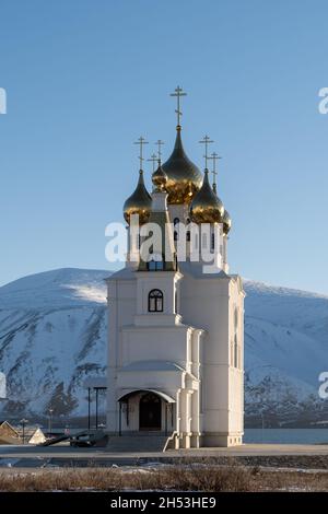 Egvekinot, Region Tschukotski, Russland - 16. Oktober 2021: Fassade eines christlichen Tempels. Stockfoto