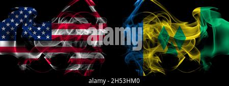 Die Vereinigten Staaten von Amerika gegen Saint Vincent und die Grenadinen rauchen Flaggen nebeneinander Stockfoto