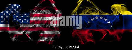 Die Vereinigten Staaten von Amerika gegen Venezuela rauchen Flaggen nebeneinander Stockfoto