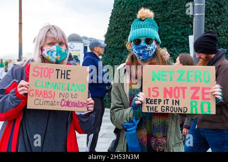 Bournemouth, Dorset, Großbritannien. November 2021. Demonstration und marsch in Bournemouth, während die COP26 Coalition einen globalen Aktionstag fordert, während die UN-Klimakonferenz, die COP26, in Glasgow stattfindet. In vielen Städten und Städten des Landes finden Demonstrationen statt, um die Botschaft zu vermitteln, dass wir jetzt Maßnahmen gegen den Klimawandel brauchen! Quelle: Carolyn Jenkins/Alamy Live News Stockfoto