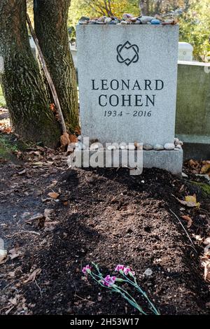 Der kanadische Singer-Songwriter Leonard Cohen Tombstone, Congregation Shaar Hashomayim Cemetery, Mont Royal, Montreal, Quebec, Kanada Stockfoto