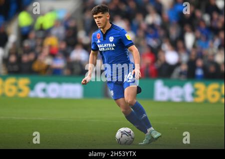 Cardiff, Großbritannien. November 2021. Ryan Giles aus Cardiff City während des Spiels der EFL Sky Bet Championship zwischen Cardiff City und Huddersfield Town im Cardiff City Stadium, Cardiff, Wales am 6. November 2021. Foto von Scott Boulton. Nur zur redaktionellen Verwendung, Lizenz für kommerzielle Nutzung erforderlich. Keine Verwendung bei Wetten, Spielen oder Veröffentlichungen einzelner Clubs/Vereine/Spieler. Kredit: UK Sports Pics Ltd/Alamy Live Nachrichten Stockfoto