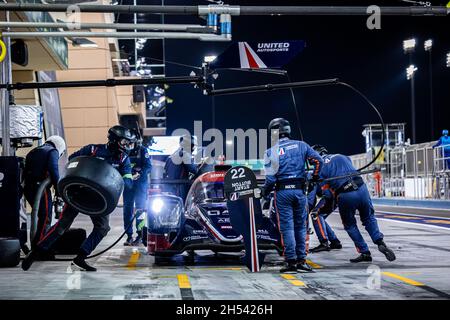 22 Hanson Philip (gbr), Scherer Fabio (che), Albuquerque Filipe (por), United Autosports USA, Oreca 07 - Gibson, Action Pitlane, Pitstop während der 8 Stunden von Bahrain, 6. Runde der FIA-Langstrecken-Weltmeisterschaft 2021, FIA WEC, auf dem Bahrain International Circuit, vom 4. Bis 6. November 2021 in Sakhir, Bahrain - Foto: Germain Hazard/DPPI/LiveMedia Stockfoto