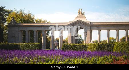 The Colonnade at the Nemours Estate, erbaut 1926, in der Nähe von Wilmington, Delaware. Stockfoto