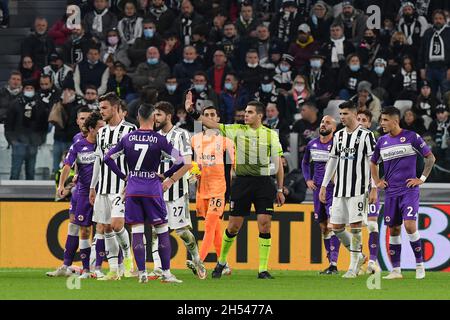 Schiedsrichter Simone Sozza zeigt sich während des Spiels der Serie A 2020/21 zwischen Juventus FC und ACF Fiorentina am 06. November 2021 im Allianz Stadium in Turin, Italien Stockfoto