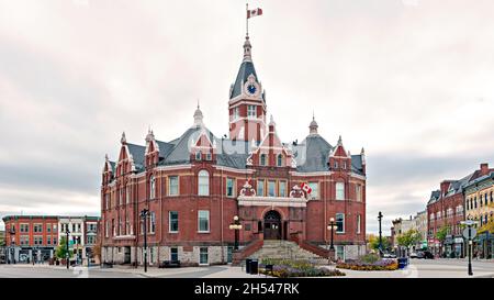 Stratford, Ontario, Kanada - 12. Okt 2020: Blick auf das historische Rathaus in der Stadt Stratford, Ontario, Kanada Stockfoto