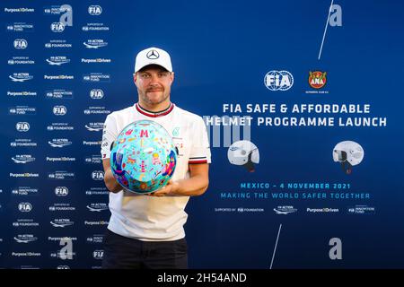 FIA sicheres & erschwingliches Helmprogramm: BOTTAS Valtteri (FIN), Mercedes AMG F1 GP W12 E Performance, Portrait während des Formel 1 Gran Premio De La Ciudad De Mexico 2021, Mexico City Grand Prix, 18. Lauf der FIA Formel 1 Weltmeisterschaft 2021 vom 5. Bis 7. November, 2021 auf dem Autodromo Hermanos Rodriguez, in Mexiko-Stadt, Mexiko - Foto: Florent Gooden/DPPI/LiveMedia Stockfoto