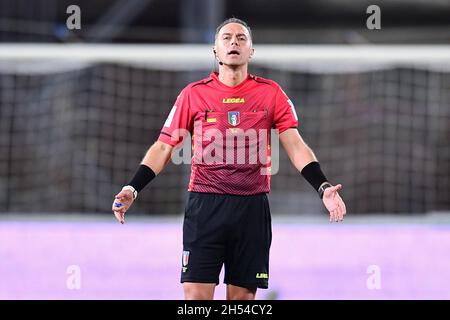 Empoli, Italien. November 2021. Luca Pairetto (Schiedsrichter) während des FC Empoli gegen Genua CFC, italienische Fußballserie A Spiel in Empoli, Italien, November 05 2021 Quelle: Independent Photo Agency/Alamy Live News Stockfoto