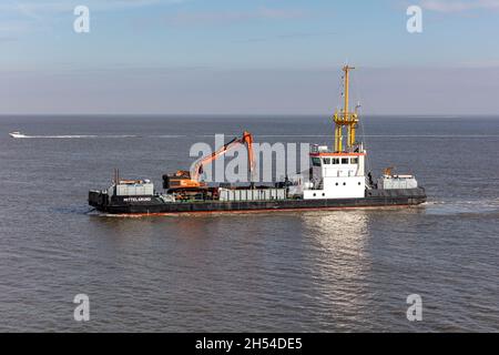 Arbeitsboot MITTELGRUND an der Elbe Stockfoto