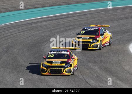 32 Coronel Tom (ndl), Comtoyou DHL Team Audi Sport, Audi RS 3 LMS TCR (2021), Action, 17 Berthon Nathanael (Fra), Comtoyou DHL Team Audi Sport, Audi RS 3 LMS TCR (2021), Action, während des FIA WTCR Race of Italy 2021, 7. Lauf des FIA World Touring Car Cup 2021, Auf dem Adria International Raceway, vom 6. Bis 7. November 2021 in Adria, Italien - Foto: Frederic Le Floc H/DPPI/LiveMedia Stockfoto