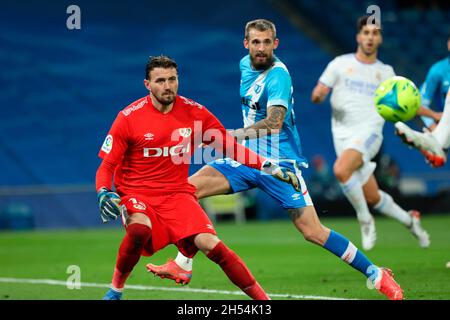 Madrid, Spanien. November 2021. Madrid, Spanien; 06.11.2021.- Real Madrid vs. Rayo Vallecano Football Soccer to La Liga Spain Match 13 2021-2022 in Santiago Bernabeu, Madrid. Rayo Vallecano Torwart Dimitrievski. Quelle: Juan Carlos Rojas/Picture Alliance/dpa/Alamy Live News Stockfoto