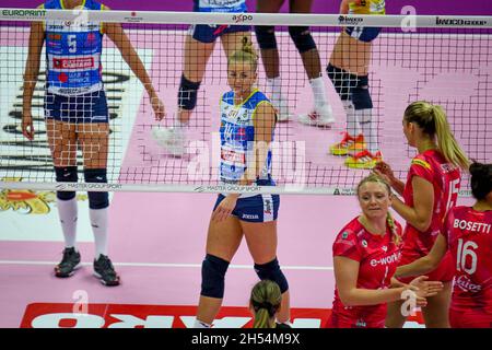 Treviso, Italien. November 2021. Enttäuschung von Joanna Wolosz (Conegliano) während des Imoco Volley Conegliano gegen Unet E-Work Busto Arsizio, Volleyball Italienische Serie A1 Frauenspiel in Treviso, Italien, November 06 2021 Credit: Independent Photo Agency/Alamy Live News Stockfoto