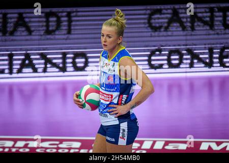 Treviso, Italien. November 2021. Joanna Wolosz (Conegliano) Portrait während Imoco Volley Conegliano vs Unet E-Work Busto Arsizio, Volleyball Italienische Serie A1 Frauenspiel in Treviso, Italien, November 06 2021 Credit: Independent Photo Agency/Alamy Live News Stockfoto