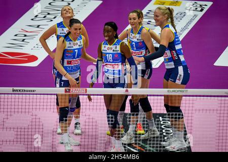 Palaverde, Treviso, Italien, 06. November 2021, Das Glück von Paola Egonu (Conegliano) und Teamkollegen während des Imoco Volley Conegliano gegen Unet E-Work Busto Arsizio - Volleyball Ital Serie A1 Women match Stockfoto