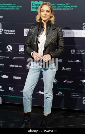 Madrid, Spanien. November 2021. Paloma Bloyd nimmt an der Fotoschau des Festivals „Cines Por Mujeres“ im Cine Palacio de la Prensa in Madrid Teil. (Foto: Atilano Garcia/SOPA Images/Sipa USA) Quelle: SIPA USA/Alamy Live News Stockfoto