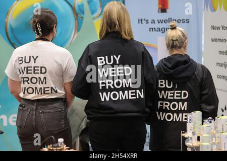 New York, NY, USA. November 2021. Javits Center, New York, USA, 05. November 2021 - Tausende von Cannabis Business Persönlichkeiten nahmen heute an der CWCB Expo 2021 im Javits Center in New York City Teil.Foto: Luiz Rampelotto/EuropaNewswire.BILDNACHWEIS ERFORDERLICH. (Bild: © Luiz Rampelotto/ZUMA Press Wire) Stockfoto