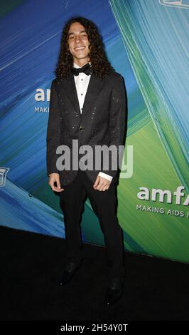 WEST HOLLYWOOD, KALIFORNIEN - 04. NOVEMBER: Jackson Myles nimmt an der amfaR Gala Los Angeles 2021 zu Ehren von TikTok und Jeremy Scott am 04. November 2021 im Pacific Design Center in West Hollywood, Kalifornien, Teil. Foto: Crash/imageSPACE/MediaPunch Stockfoto