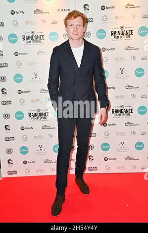 Charlie Field nahm an der Ertrinkungsrunde von Arthur Braxton Teil - Weltpremiere im Curzon Soho, 2021-11-06, London, Großbritannien. Kredit: Picture Capital/Alamy Live Nachrichten Stockfoto