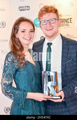 Rebecca Hanssen, Luke Cutforth ertranken Arthur Braxton - Weltpremiere im Curzon Soho, 2021-11-06, London, Großbritannien. Kredit: Picture Capital/Alamy Live Nachrichten Stockfoto