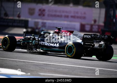 Mexiko-Stadt. November 2021. Mercedes-Formel-1-Pilot Lewis Hamilton aus Großbritannien fährt am 6. November 2021 während des Qualifyings des Formel-1-Grand-Prix von Mexiko 2021 auf dem Hermanos Rodriguez Circuit in Mexiko-Stadt, Mexiko. Kredit: Xin Yuewei/Xinhua/Alamy Live Nachrichten Stockfoto