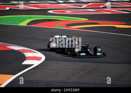 Mexiko-Stadt. November 2021. Der finnische Mercedes-Formel-1-Pilot Valtteri Bottas fährt am 6. November 2021 während des Qualifyings des Formel 1 Grand Prix von Mexiko 2021 auf dem Hermanos Rodriguez Circuit in Mexiko-Stadt, Mexiko. Kredit: Xin Yuewei/Xinhua/Alamy Live Nachrichten Stockfoto