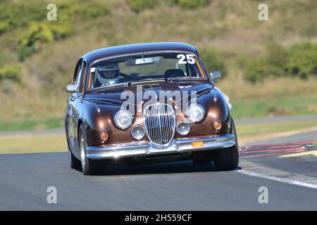 Rex Bentham's Jaguar Mk 2 in Hampton Downs 20. März 2021. Stockfoto